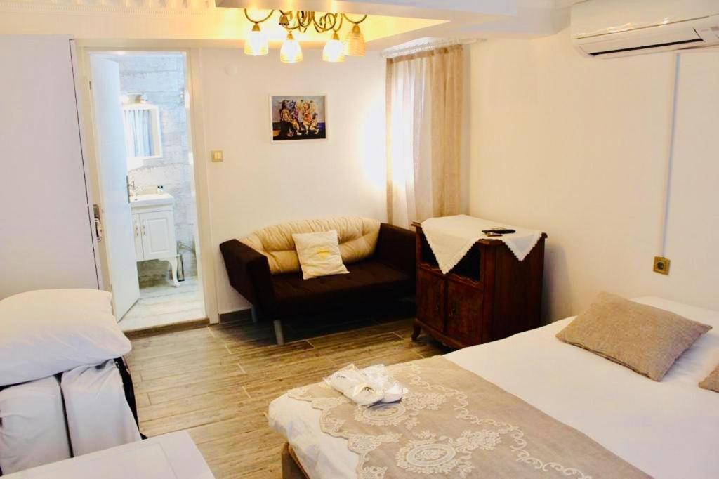 ไซเลนอส บูติก โฮเทล Apartment เซเฟริฮิซาร์ ภายนอก รูปภาพ